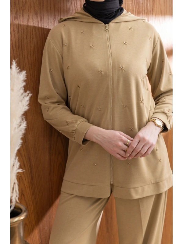 NAKIŞ VE İNCİ DETAYLI PANTOLONLU TAKIM - TAŞ