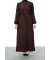 GARNİ KUMAŞLI BROŞLU ELBİSE - KAHVE