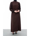 GARNİ KUMAŞLI BROŞLU ELBİSE - KAHVE
