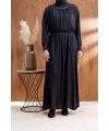 YAKASI BÜZGÜ VE TAŞ DETAYLI  ELBİSE - SİYAH