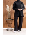 KOLU PİLİSE DETAYLI BROŞLU PANTOLONLU TAKIM - SİYAH
