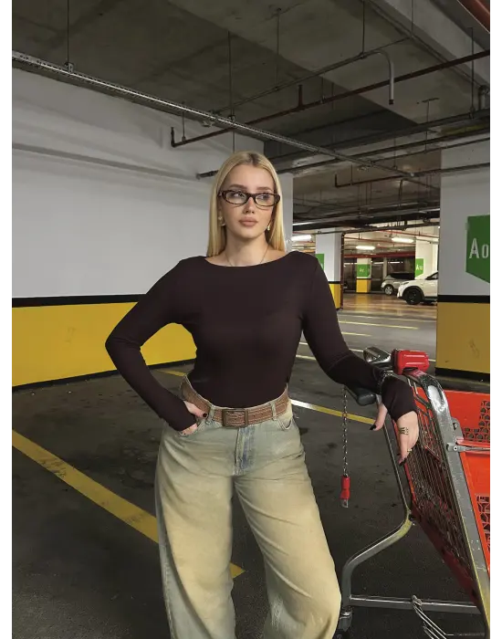 Kahve Kayık Yaka Parmak Geçmeli Bluz