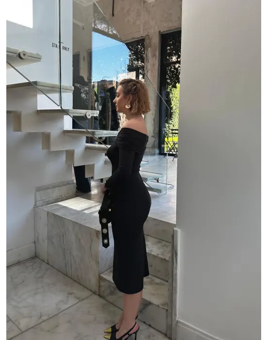 Siyah Tokalı Madonna Elbise