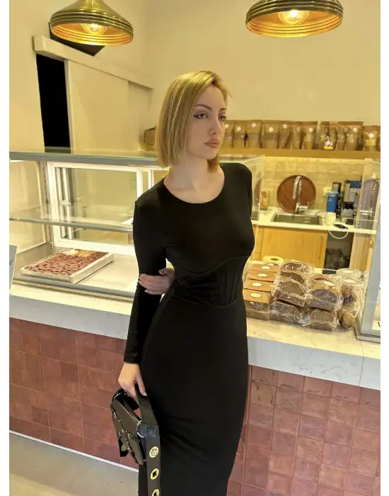 Sırt Dekolteli Korse Astarlı Siyah Elbise