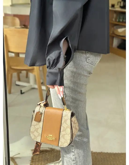 Dik Yaka Oversize Pileli Siyah Gömlek