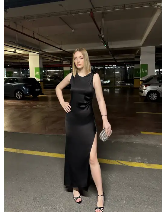 Lina Omuz Bağlama Detay Uzun Siyah Saten Elbise