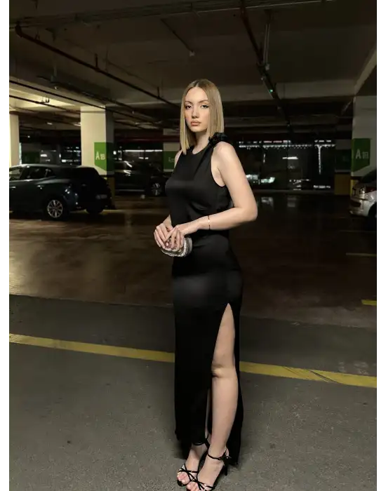 Lina Omuz Bağlama Detay Uzun Siyah Saten Elbise