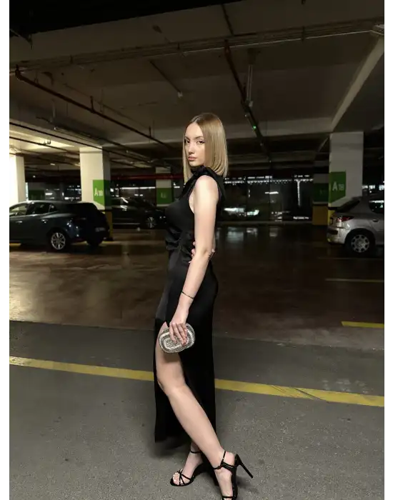 Lina Omuz Bağlama Detay Uzun Siyah Saten Elbise