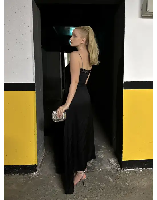 Lava Taş Detay Volanlı Saten Siyah Elbise