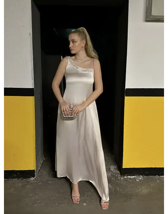 Lava Taş Detay Volanlı Saten Bej Elbise