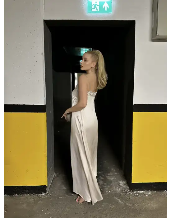 Lava Taş Detay Volanlı Saten Bej Elbise