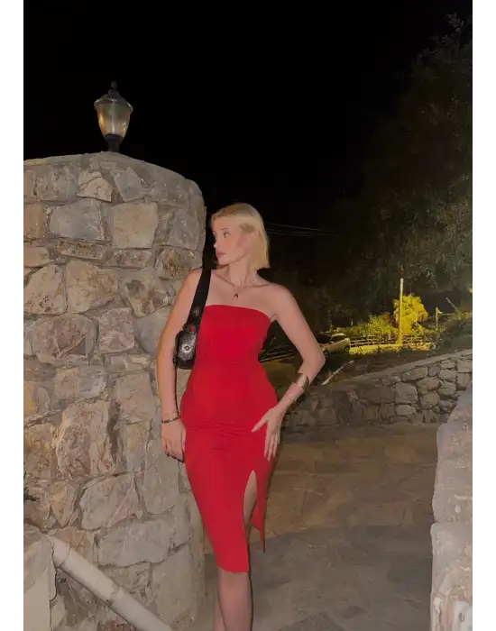 Berta Straplez Yırtmaçlı Elbise