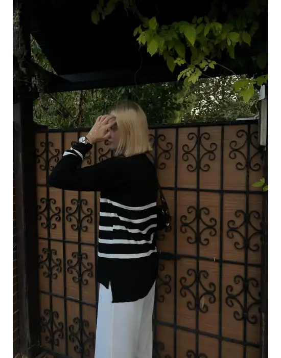 Çizgili V Yaka Triko Kazak