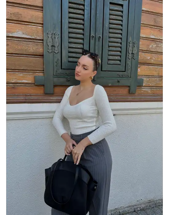 Elia Beyaz Kalp Yaka Esnek Triko Kazak