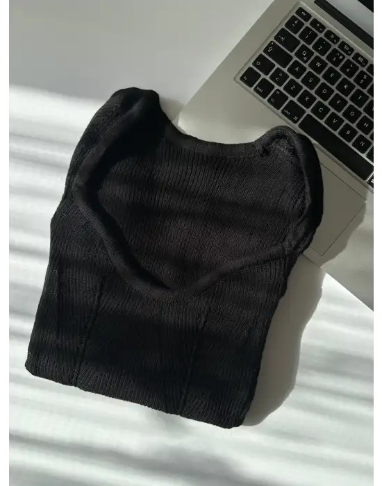 Elia Siyah Kalp Yaka Esnek Triko Kazak