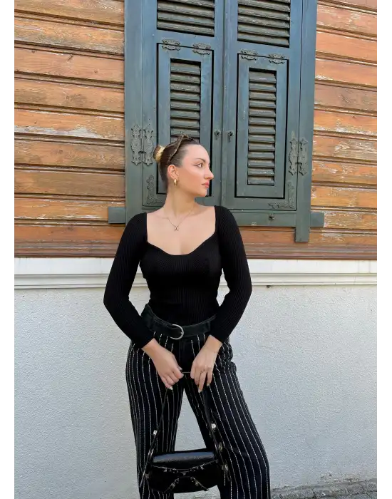 Elia Siyah Kalp Yaka Esnek Triko Kazak