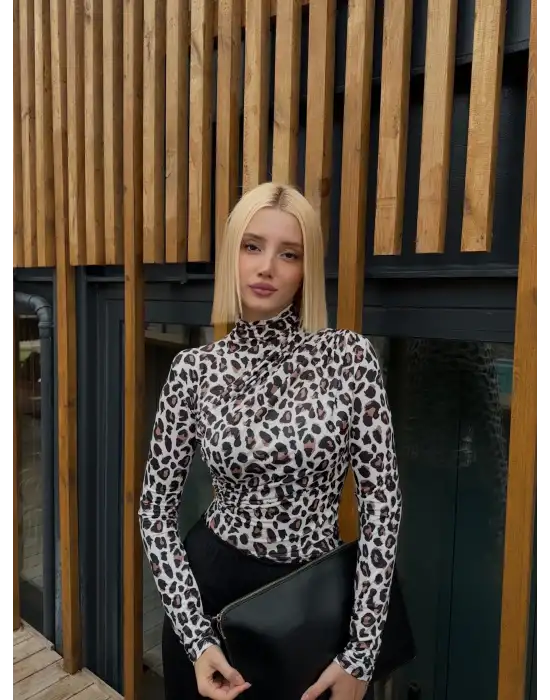 Holly Beyaz Leopar Drapeli Bluz