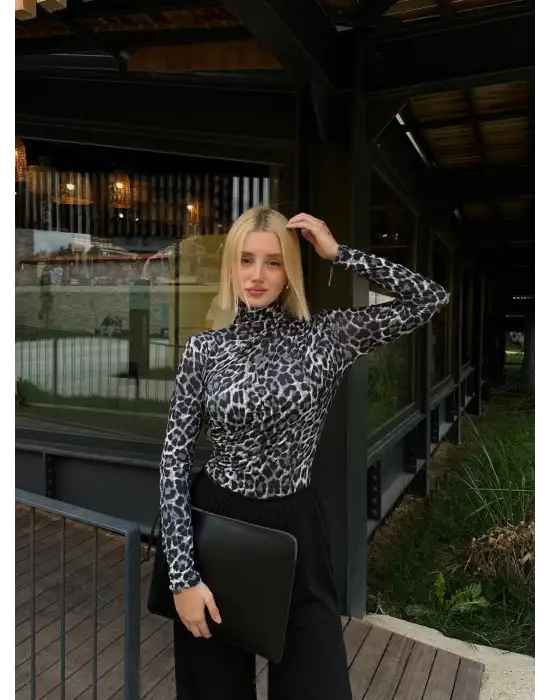 Holly Siyah Leopar Drapeli Bluz