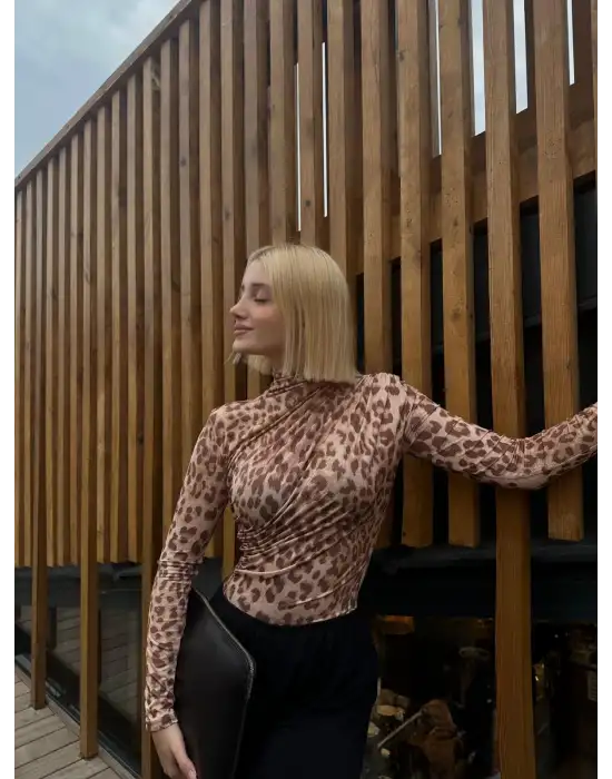 Holly Sütlü Leopar Drapeli Bluz