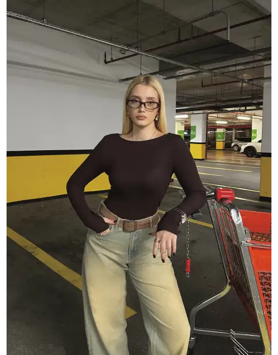 Kahve Kayık Yaka Parmak Geçmeli Bluz