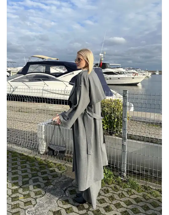 Leora Apolet Detay Uzun Kuşaklı Trençkot