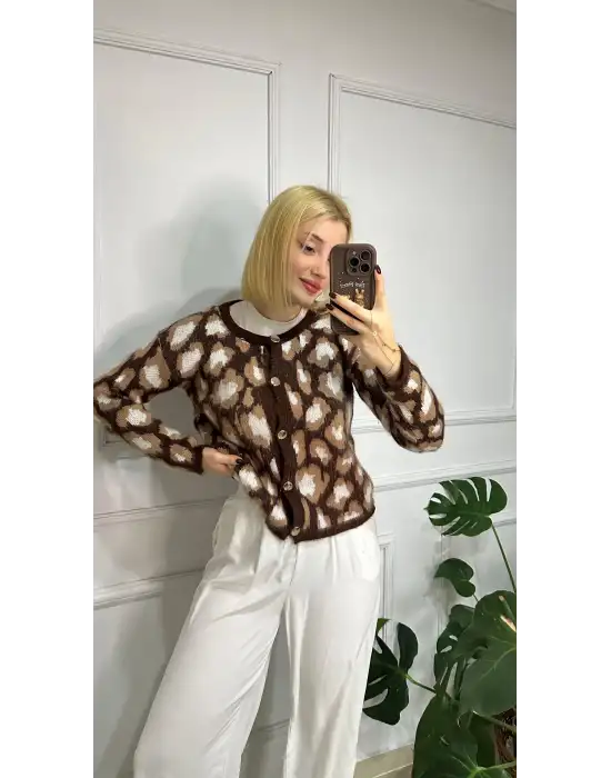 Lina Kahve Gold Düğmeli Leopar Yumoş Triko Hırka