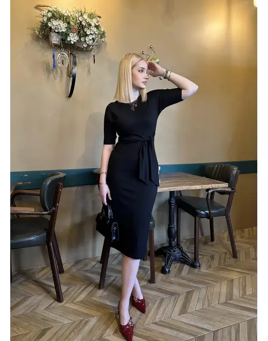 Roselin Siyah Belden Bağlamalı Midi Boy Esnek Elbise