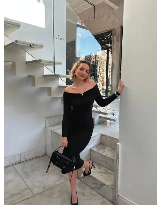 Siyah Tokalı Madonna Elbise