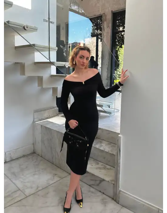 Siyah Tokalı Madonna Elbise