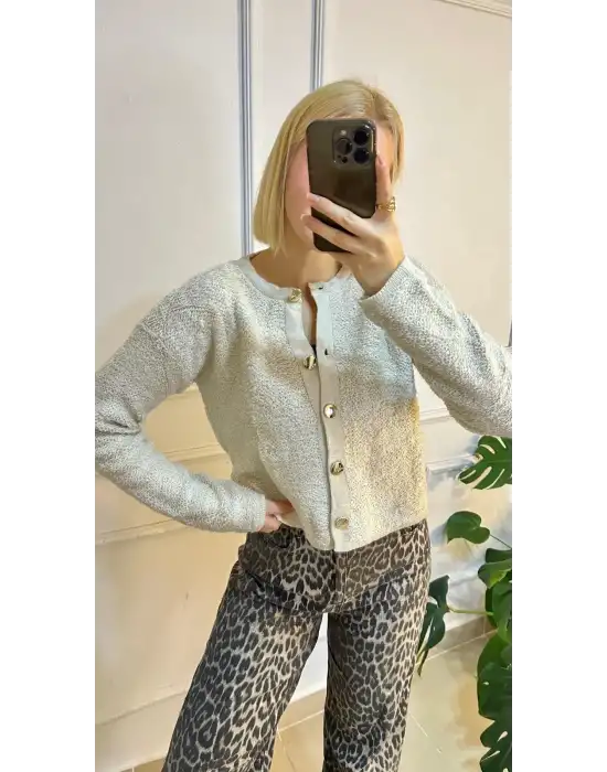 Yumie Bej Gold Düğmeli Kürk Görünümlü Yumuş Triko Hırka