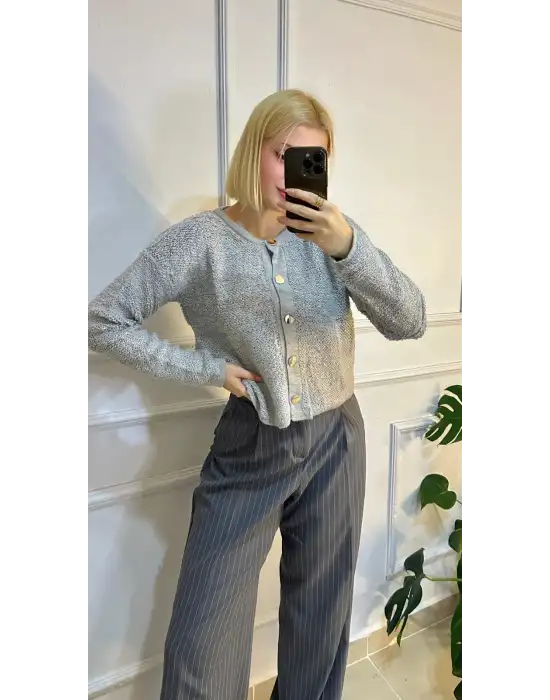 Yumie Gri Gold Düğmeli Kürk Görünümlü Yumuş Triko Hırka