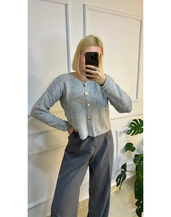 Yumie Gri Gold Düğmeli Kürk Görünümlü Yumuş Triko Hırka