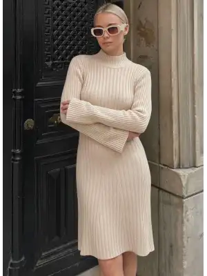 Taş Balıkçı Yaka Yün Midi Kloş Elbise