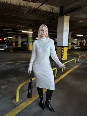 Taş Balıkçı Yaka Yün Midi Kloş Elbise