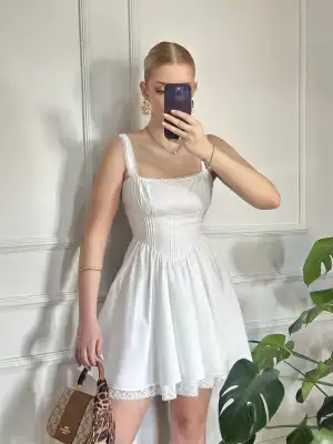 Lolaya Dantel Detay Sırt Bağlamalı Korse Elbise