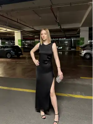 Lina Omuz Bağlama Detay Uzun Siyah Saten Elbise