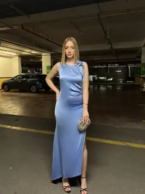 Lina Omuz Bağlama Detay Uzun Mavi Saten Elbise
