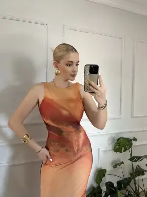 Fabie Sırt Dekolteli Uzun Drapeli Elbise