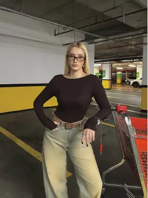 Kahve Kayık Yaka Parmak Geçmeli Bluz