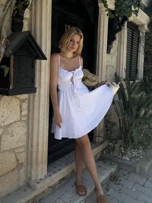 Ruffle Beyaz Keten Bağlama Detay Astarlı Mini Elbise