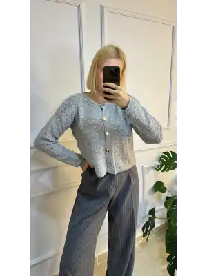 Yumie Gri Gold Düğmeli Kürk Görünümlü Yumuş Triko Hırka