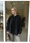 Dik Yaka Oversize Pileli Siyah Gömlek