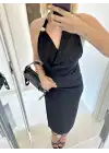Jakarlı Saten Degaje Yaka Siyah Elbise