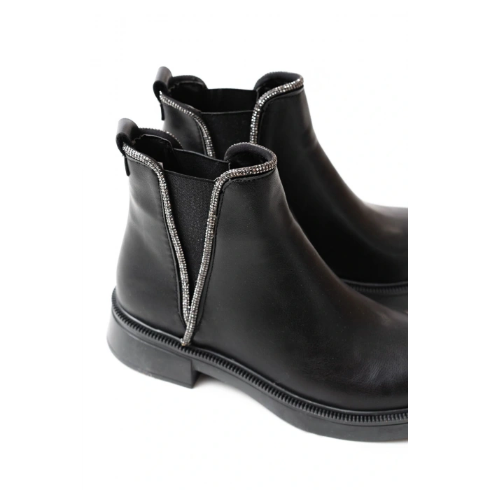 02-02 Siyah Taş Aksesuarlı Lastikli Günlük Kadın Bot