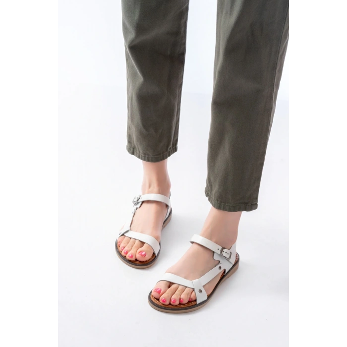 205-090 Beyaz Hakiki Deri Tokalı Kadın Sandalet