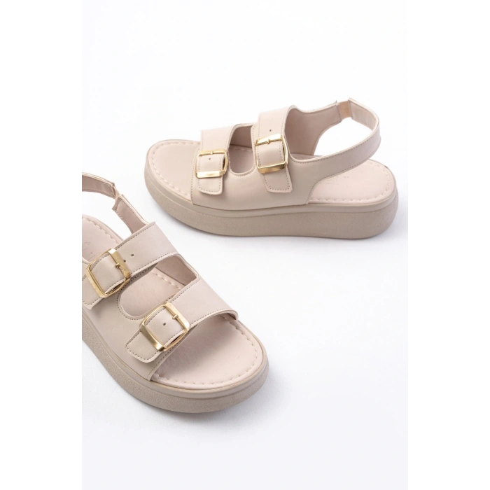 24413-572 Bej Günlük Dolgu Topuk Toka Aksesuarlı Kadın Sandalet