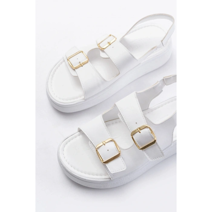24413-572 Beyaz Günlük Dolgu Topuk Toka Aksesuarlı Kadın Sandalet