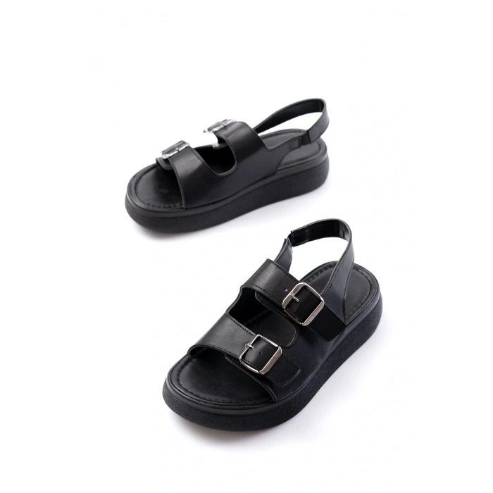 24413-572 Siyah Günlük Dolgu Topuk Toka Aksesuarlı Kadın Sandalet