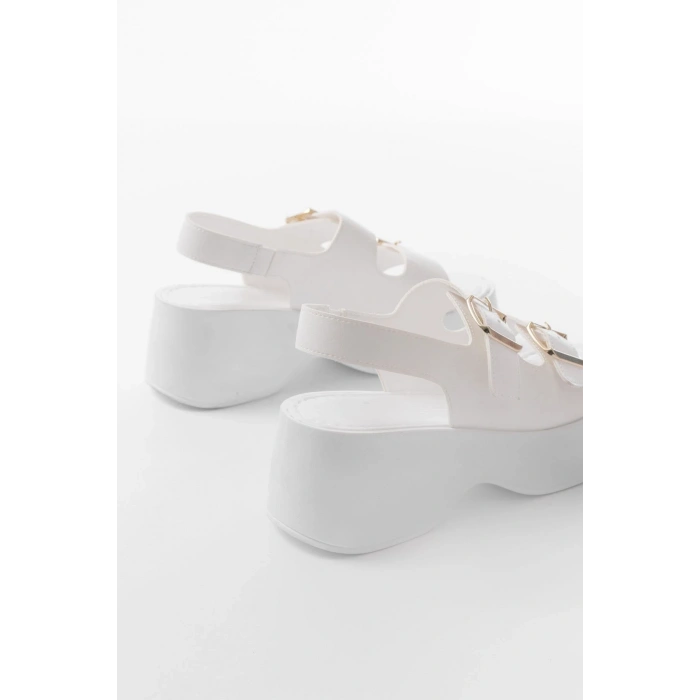 24414-572 Beyaz Tokalı  Günlük Dolgu Topuk Kadın Sandalet