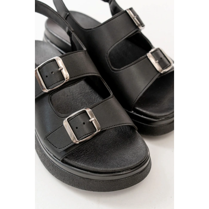 24422-1185 Siyah Dolgu Topuk Kadın Sandalet